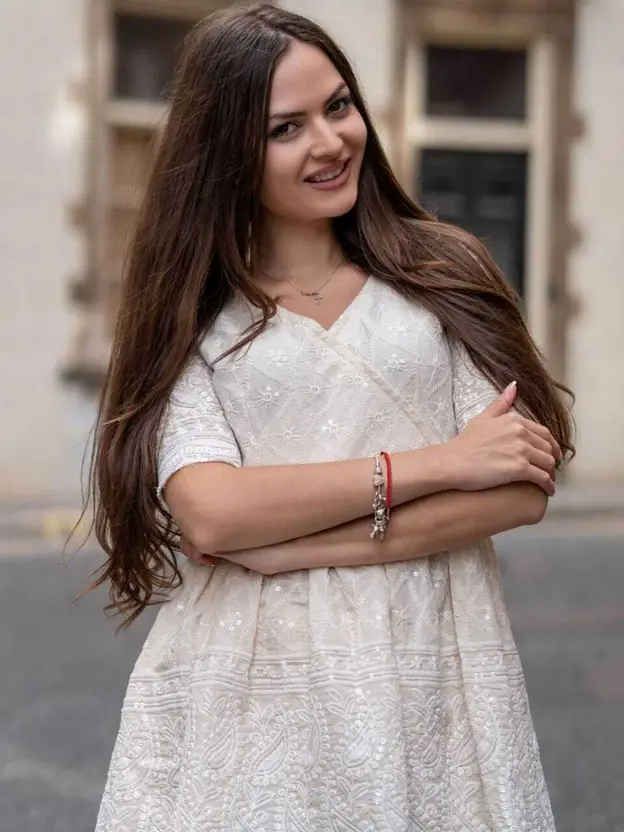 /storage/photos/1/Products/Kurti/white suit (1).jpeg
